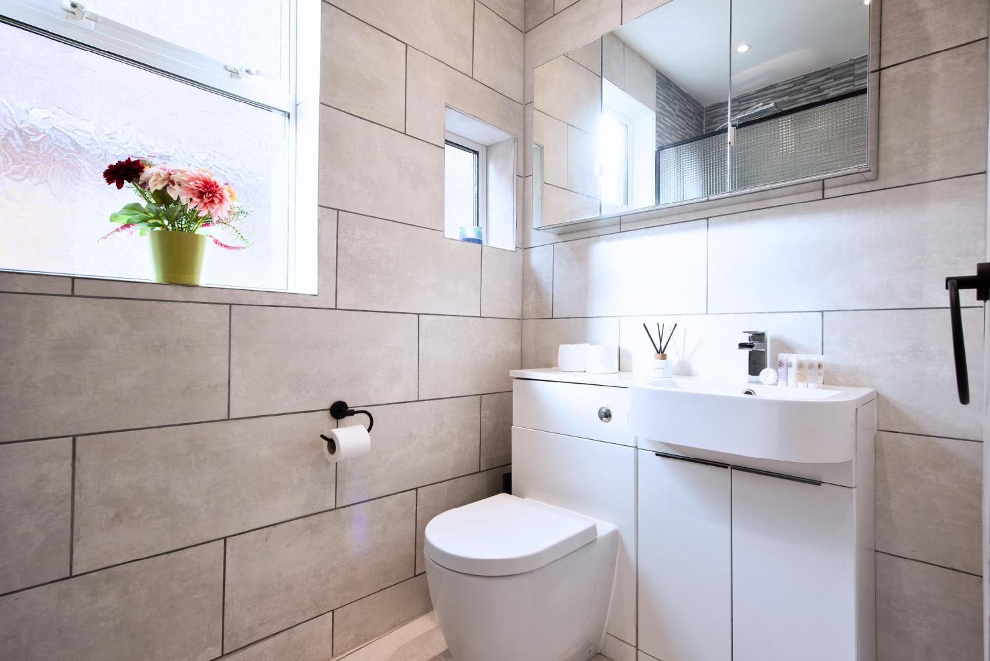 Victorian 2Br Apartment, King Beds, Fast Wifi, Near Shops, Cafes & Transport, E17 Londres Exterior foto